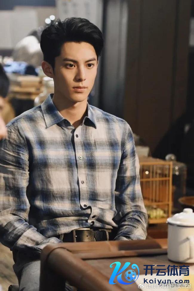 李明德说王鹤棣是精神小伙 言论激发烧议